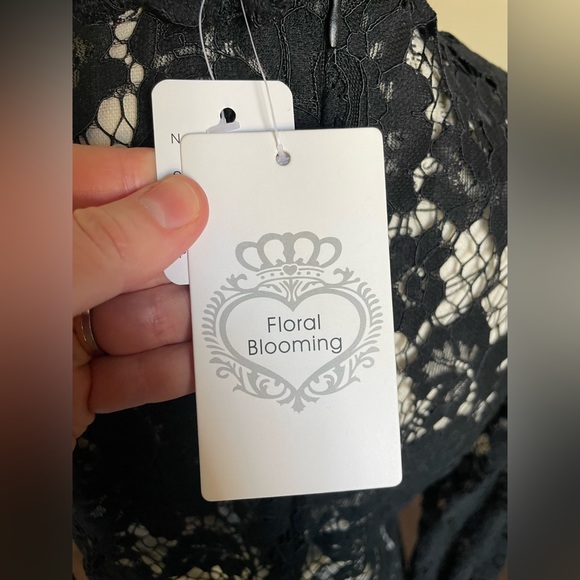 Black Lace Floral Pattern Shop - Picture 5 of 9